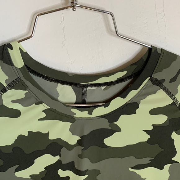Lululemon UVP Run Short Sleeve Camo Top - Picture 5 of 8